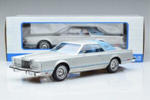 Lincoln Continental Mark V Argintiu MCG 1:18 MCG18403 Metal - imaginea 6 din 6