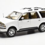 Lincoln Navigator Alb AUTOart 1:18