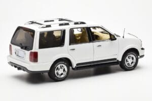 Lincoln Navigator Alb AUTOart 1:18 72761 Metal - imaginea 3 din 8