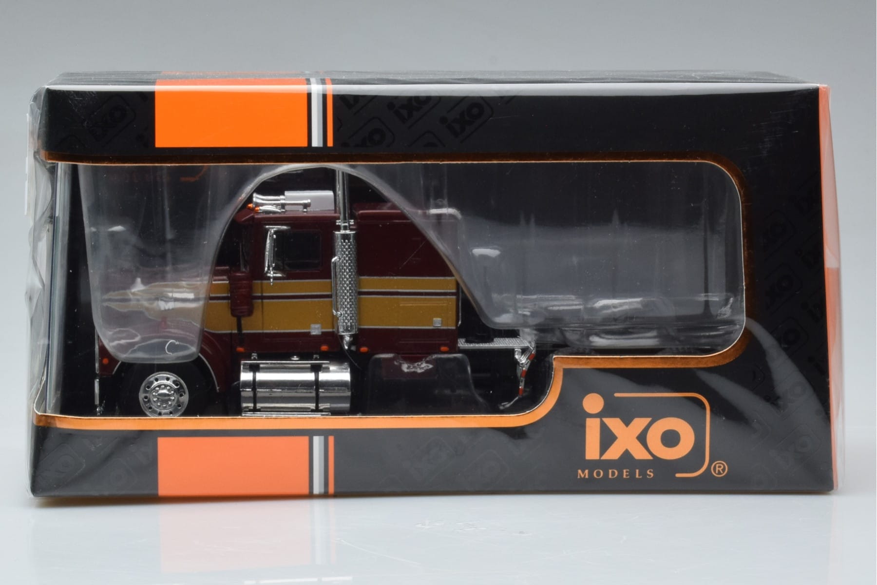 Marmon CHDT Roșu-Auriu IXO 1:43 TR157 Metal - imaginea 6 din 6