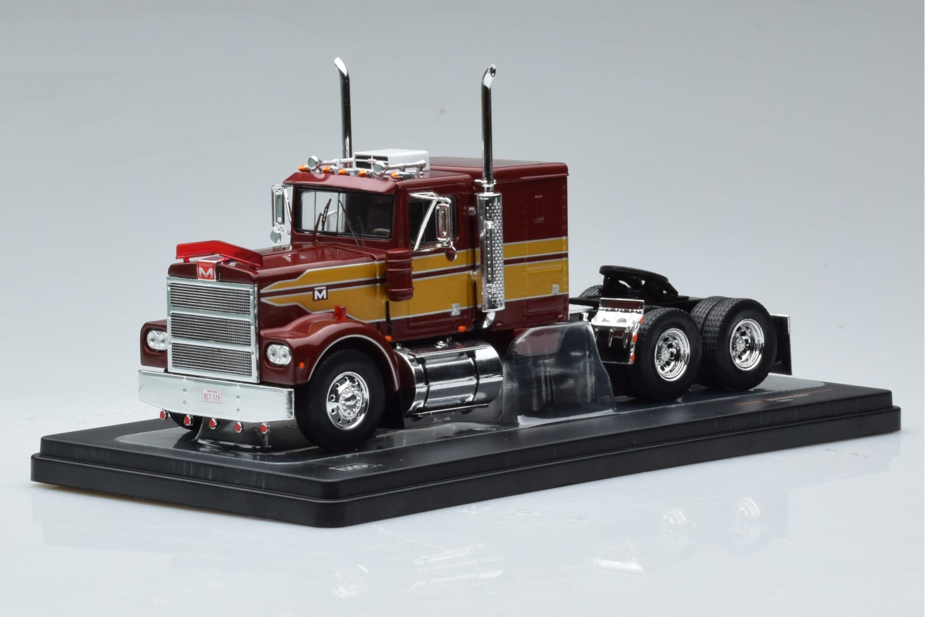 Marmon CHDT Roșu-Auriu IXO 1:43 TR157 Metal