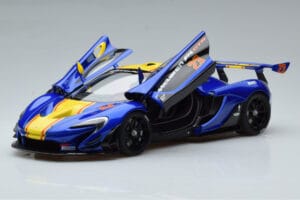 McLaren P1 GTR Albastru Cu Dungi Galbene AUTOart 1:18 81542 Compozit - imaginea 2 din 7