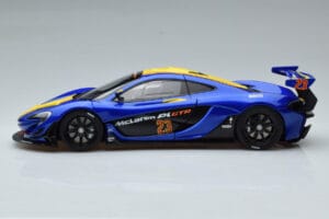 McLaren P1 GTR Albastru Cu Dungi Galbene AUTOart 1:18 81542 Compozit - imaginea 4 din 7