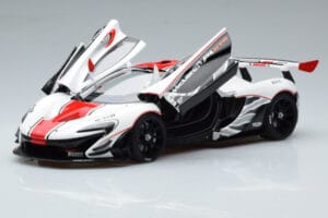 McLaren P1 GTR Alb Lucios Cu Dungi Roșii AUTOart 1:18 81541 Compozit - imaginea 2 din 7