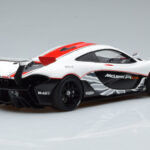 McLaren P1 GTR Alb Lucios Cu Dungi Roșii AUTOart 1:18 - image 3 of 7