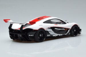 McLaren P1 GTR Alb Lucios Cu Dungi Roșii AUTOart 1:18 81541 Compozit - imaginea 3 din 7