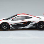 McLaren P1 GTR Alb Lucios Cu Dungi Roșii AUTOart 1:18 - image 4 of 7