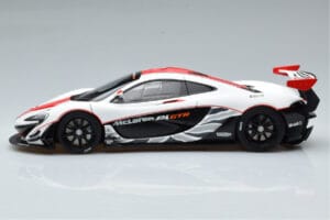 McLaren P1 GTR Alb Lucios Cu Dungi Roșii AUTOart 1:18 81541 Compozit - imaginea 4 din 7