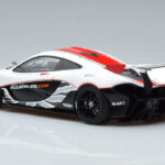 McLaren P1 GTR Alb Lucios Cu Dungi Roșii AUTOart 1:18 - image 6 of 7