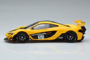 McLaren P1 GTR Galben Cu Dungi Verzi AUTOart 1:18 81544 Compozit - imaginea 4 din 7