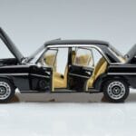 Mercedes 200 W115 Ediție Limitată Norev 1:18 183775 Metal - image 4 of 8
