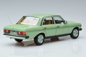 Mercedes 200 W123 Verde Norev 1:18 183796 Metal - imaginea 3 din 7