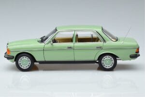 Mercedes 200 W123 Verde Norev 1:18 183796 Metal - imaginea 4 din 7