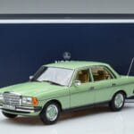 Mercedes 200 W123 Verde Norev 1:18 183796 Metal - image 7 of 7