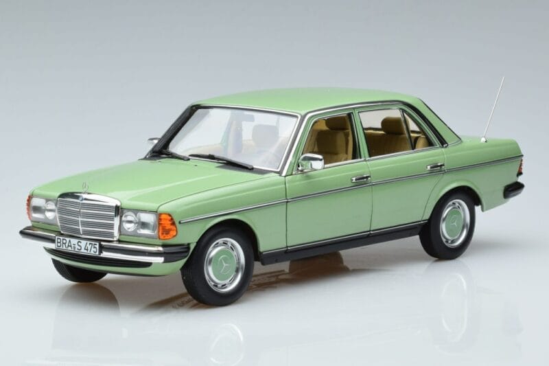 Mercedes 200 W123 Verde Norev 1:18 183796 Metal
