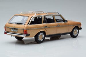 Mercedes 200T S123 Bej Norev 1:18 183738 Metal - imaginea 3 din 9