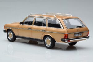 Mercedes 200T S123 Bej Norev 1:18 183738 Metal - imaginea 7 din 9