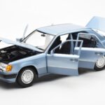 Mercedes 230E W124 Albastru Deschis Metalic Norev 1:18 - image 2 of 8