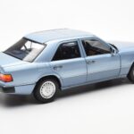 Mercedes 230E W124 Albastru Deschis Metalic Norev 1:18 - image 3 of 8