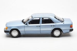 Mercedes 230E W124 Albastru Deschis Metalic Norev 1:18 183945 Metal - imaginea 4 din 8