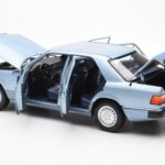Mercedes 230E W124 Albastru Deschis Metalic Norev 1:18 - image 5 of 8