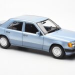 Mercedes 230E W124 Albastru Deschis Metalic Norev 1:18 - image 6 of 8