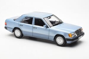 Mercedes 230E W124 Albastru Deschis Metalic Norev 1:18 183945 Metal - imaginea 6 din 8