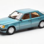 Mercedes 230E W124 Beryl Metallic Ediție Dealer Norev 1:18 B66040698