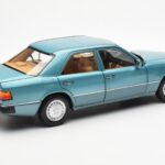 Mercedes 230E W124 Beryl Metallic Ediție Dealer Norev 1:18 B66040698 - image 3 of 8