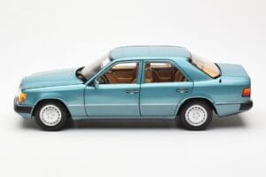 Mercedes 230E W124 Beryl Metallic Ediție Dealer Norev 1:18 B66040698 Metal - imaginea 4 din 8