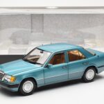 Mercedes 230E W124 Beryl Metallic Ediție Dealer Norev 1:18 B66040698 - image 8 of 8