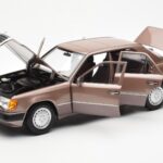 Mercedes 230E W124 Rosewood Metallic Ediție Dealer Norev 1:18 B66040697 - image 2 of 8
