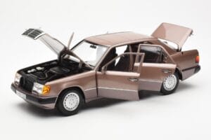 Mercedes 230E W124 Rosewood Metallic Ediție Dealer Norev 1:18 B66040697 Metal - imaginea 2 din 8