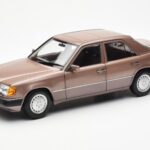 Mercedes 230E W124 Rosewood Metallic Ediție Dealer Norev 1:18 B66040697