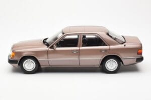 Mercedes 230E W124 Rosewood Metallic Ediție Dealer Norev 1:18 B66040697 Metal - imaginea 4 din 8