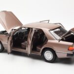 Mercedes 230E W124 Rosewood Metallic Ediție Dealer Norev 1:18 B66040697 - image 5 of 8