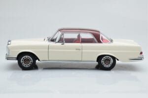 Mercedes 280 SE W108 Alb AUTOart 1:18 76287 Metal - imaginea 5 din 8