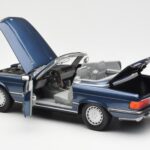 Mercedes 300 SL R107 Albastru Nautic Norev 1:18 183466 - image 5 of 8