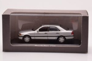 Mercedes C-Class W202 C220 Argintiu Minichamps 1:43 B66005705-M1 Metal - imaginea 4 din 4