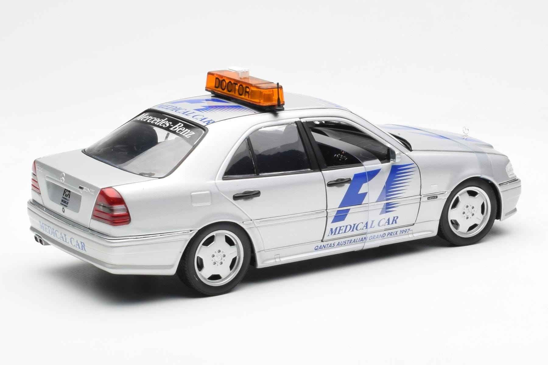 Mercedes C-Class W202 AMG Medical Car F1 1997 UT Models 1:18 26106 Metal - imaginea 2 din 6