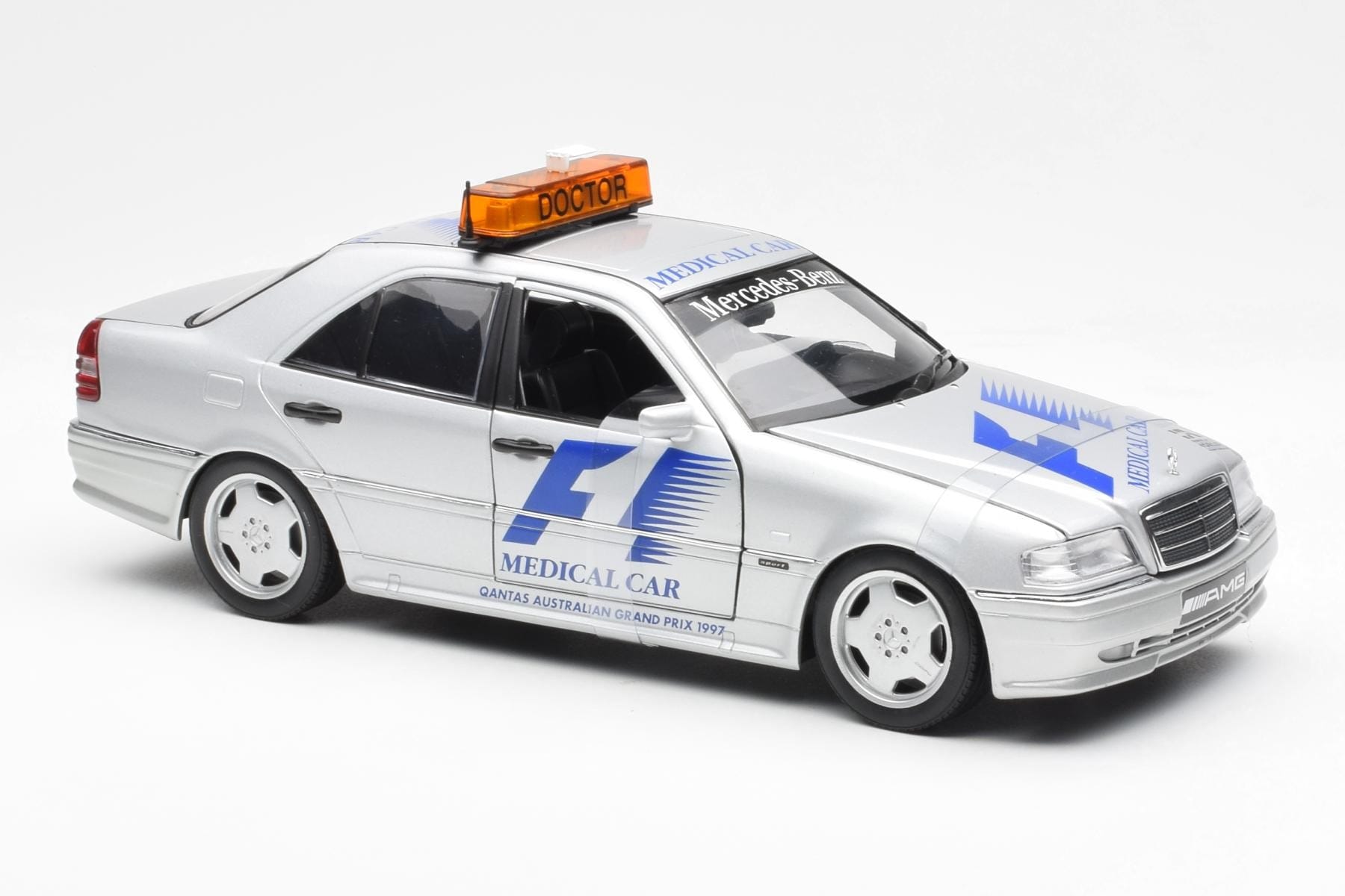 Mercedes C-Class W202 AMG Medical Car F1 1997 UT Models 1:18 26106 Metal - imaginea 4 din 6