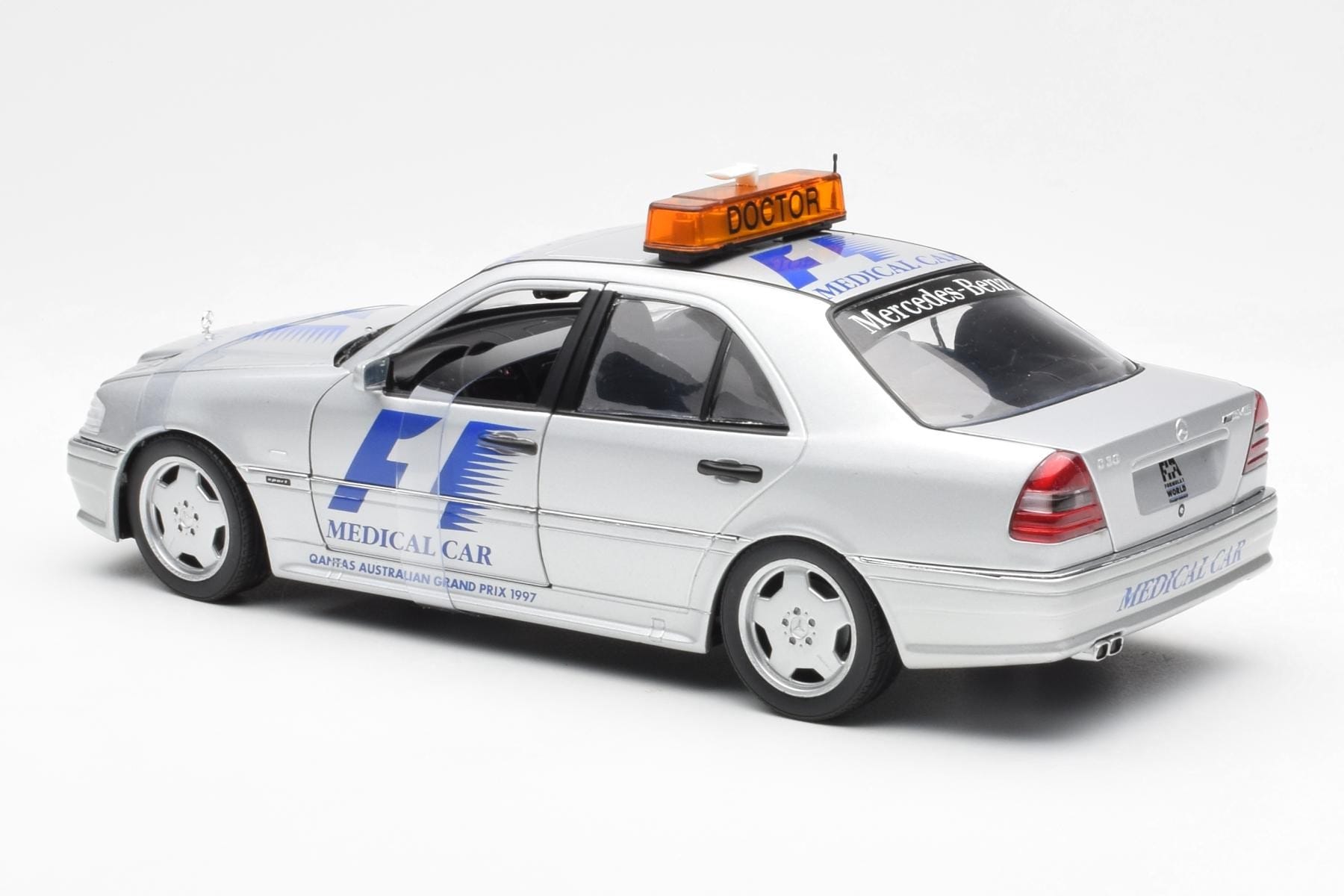 Mercedes C-Class W202 AMG Medical Car F1 1997 UT Models 1:18 26106 Metal - imaginea 5 din 6
