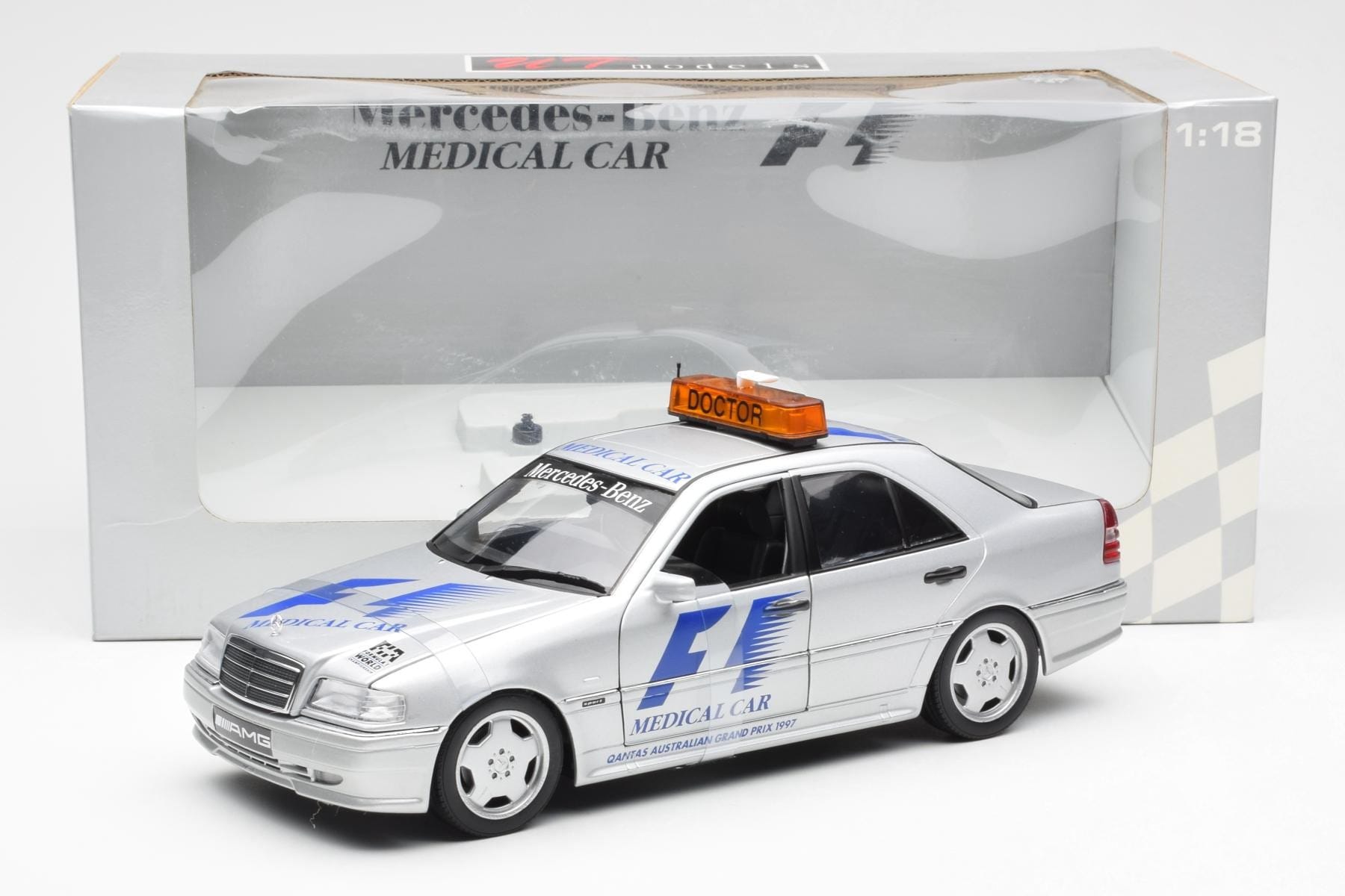 Mercedes C-Class W202 AMG Medical Car F1 1997 UT Models 1:18 26106 Metal - imaginea 6 din 6