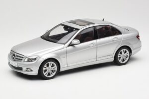 Mercedes C-Class W204 Avantgarde Argintiu AUTOart 1:18 B66962368