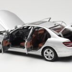 Mercedes C-Class W204 Avantgarde Argintiu AUTOart 1:18 B66962368 - image 5 of 8