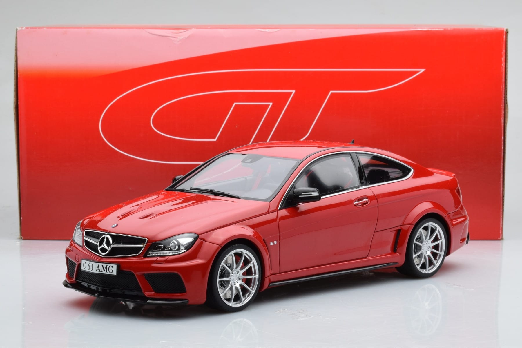 Mercedes C63 AMG W204 Black Series Roșu GT Spirit 1:18 GT065 Rășină - imaginea 6 din 6