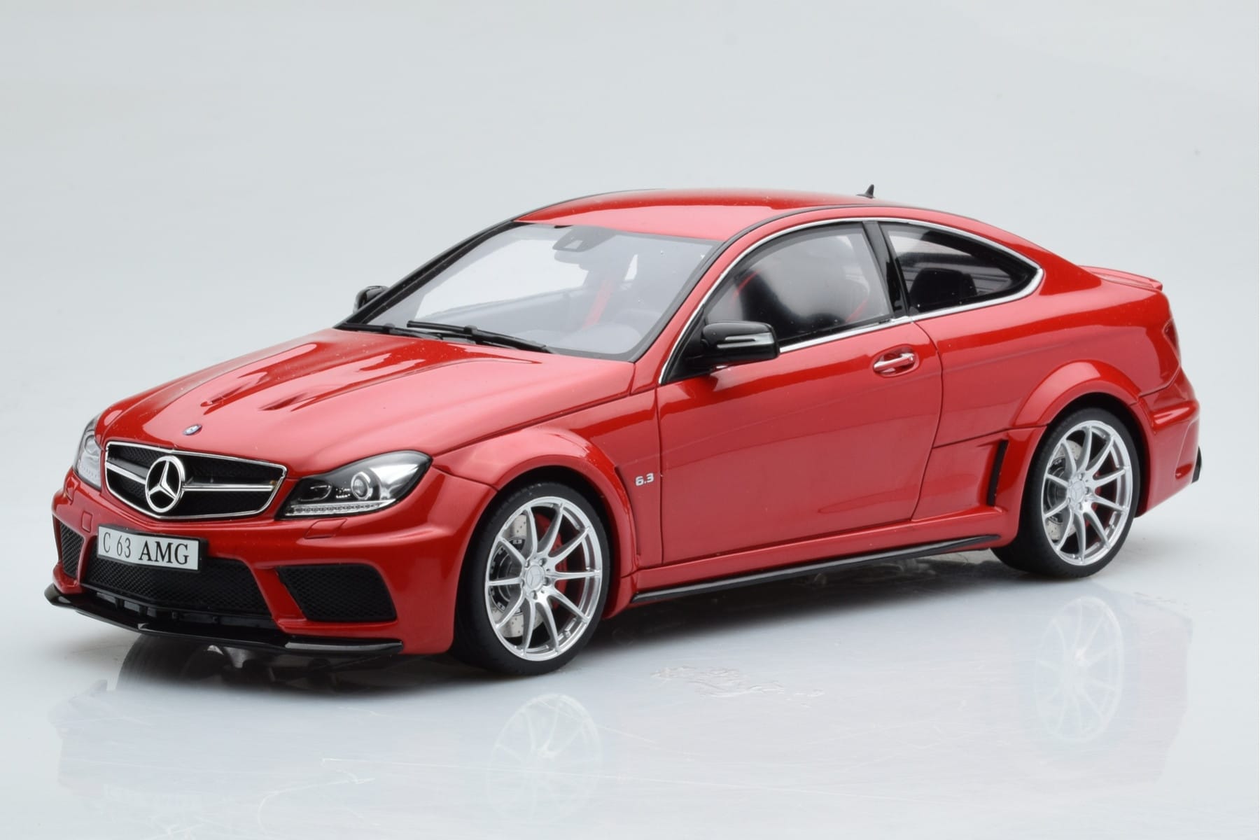 Mercedes C63 AMG W204 Black Series Roșu GT Spirit 1:18 GT065 Rășină