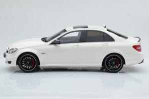 Mercedes C63 AMG W204 Alb GT Spirit 1:18 GT166 Rășină - imaginea 3 din 6