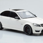 Mercedes C63 AMG W204 Alb GT Spirit 1:18 - image 4 of 6