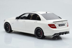 Mercedes C63 AMG W204 Alb GT Spirit 1:18 GT166 Rășină - imaginea 5 din 6